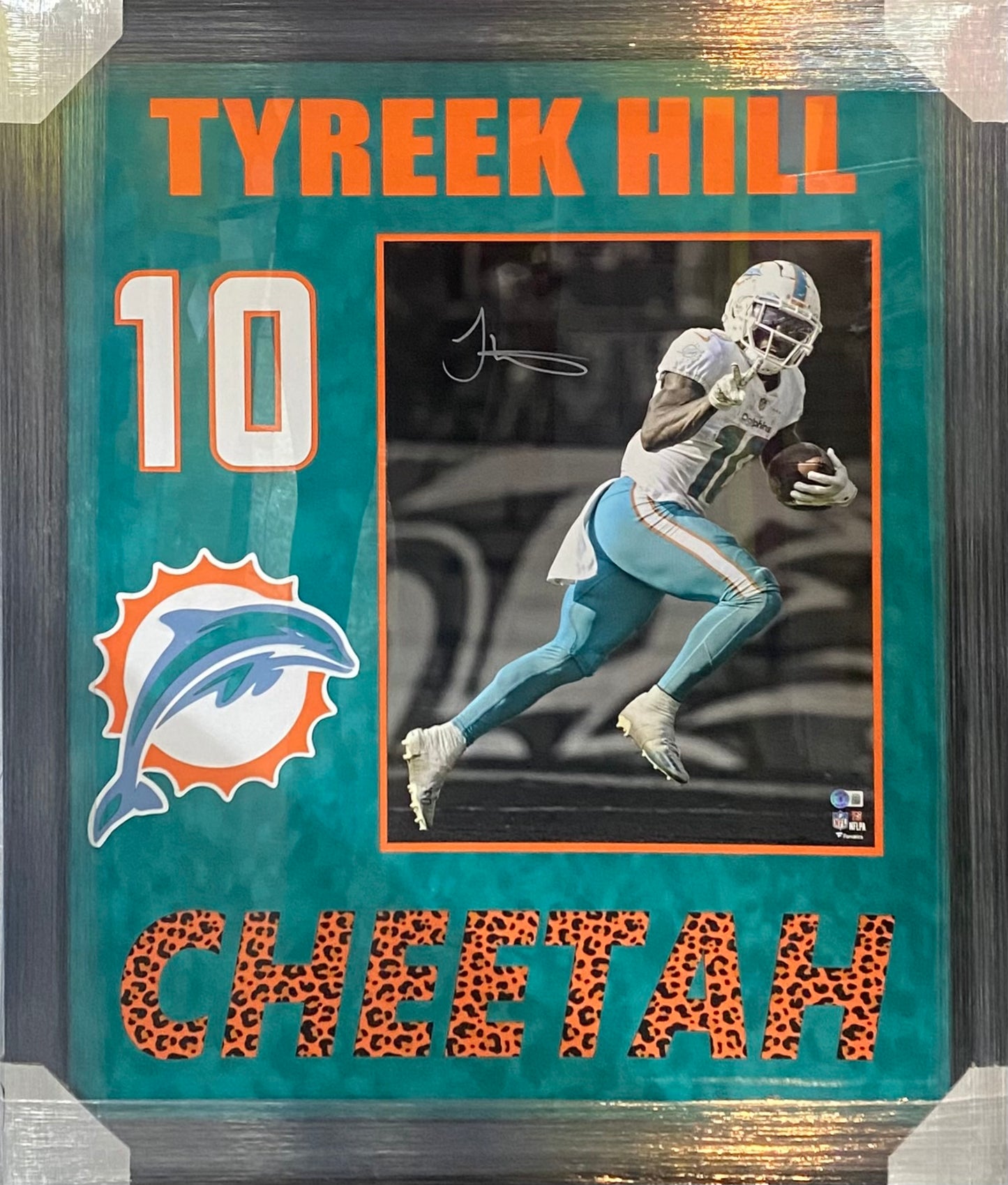 Miami Dolphins Tyreek Hill Hand Signed Autographed 16x20 Photo Custom Framed & Suede Matted with BECKETT COA