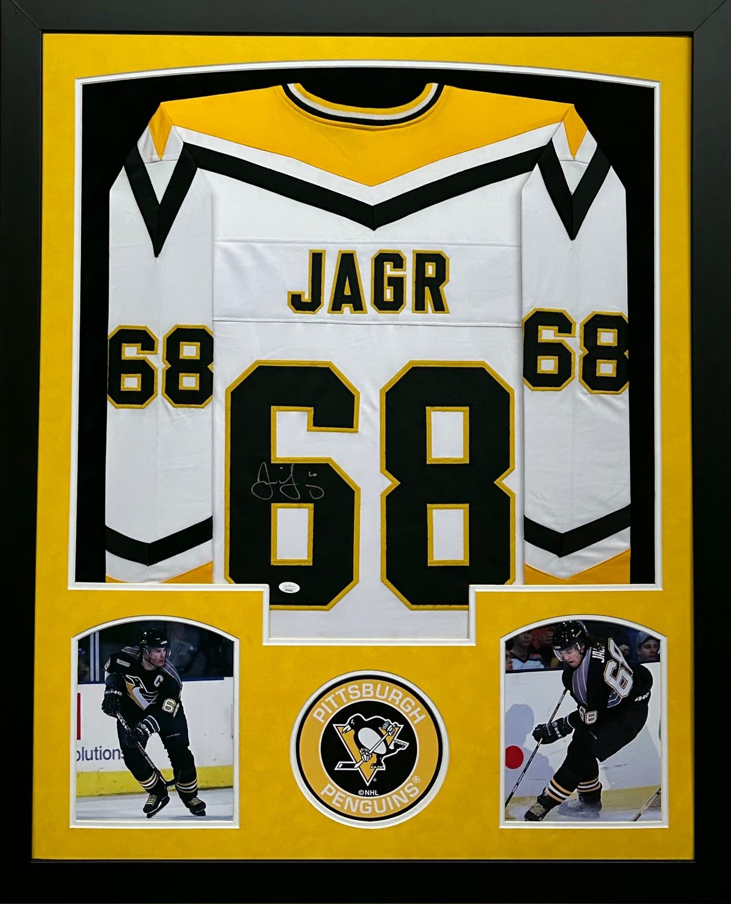 Pittsburgh Penguins Jaromir Jagr Hand Signed Autographed Custom White Jersey Framed & Suede Matted with JSA COA