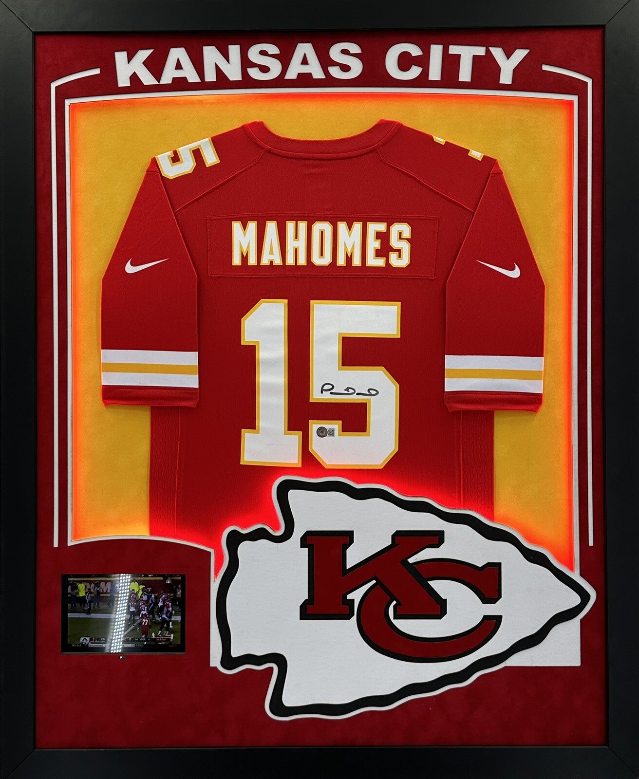 Patrick Mahomes Autograph Kansas City Chiefs Nike  Jersey Framed Beckett COA