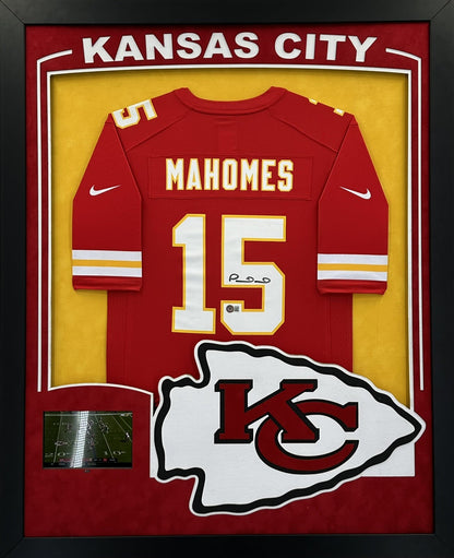 Patrick Mahomes Autograph Kansas City Chiefs Nike  Jersey Framed Beckett COA