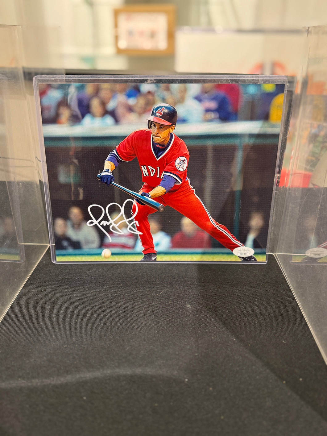 Cleveland Indians Omar Vizquel Hand Signed Autographed 8x10 photo JSA COA