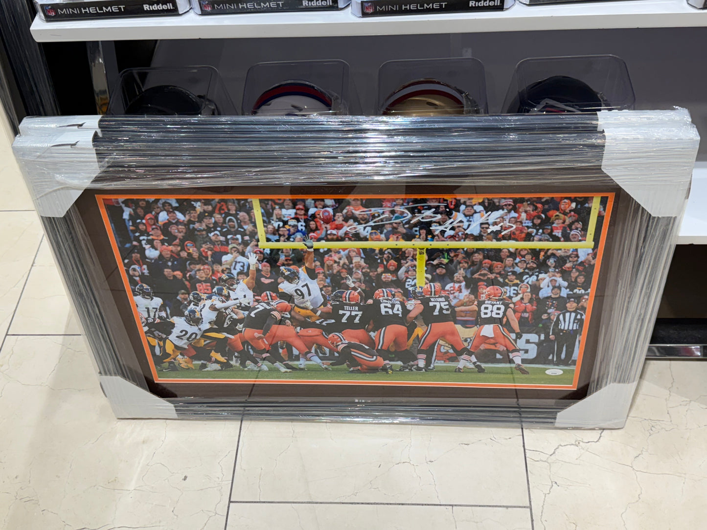 Cleveland Browns Signed Autographed 16x20 Photo Custom Framed JSA COA