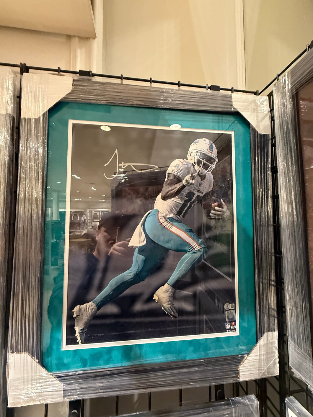 Miami dolphins Tyreke hill Signed Autographed 16x20 Photo Custom Framed JSA COA