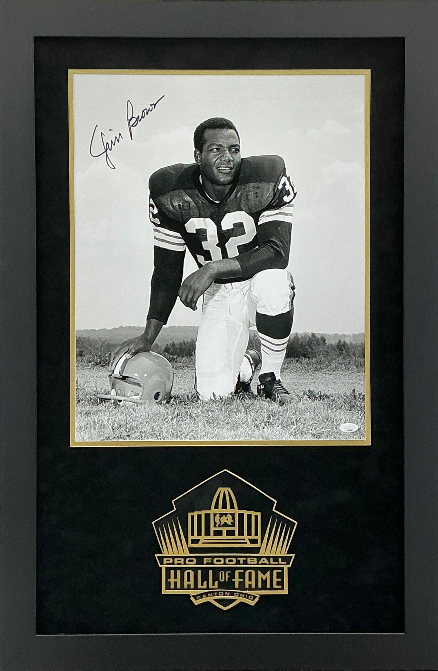 Jim Brown - EXCLUSIVE PRO FOOTBALL HALL OF FAME PHOTO FRAMING 3D LOGO WITH DOUBLE SUEDE JSA COA
