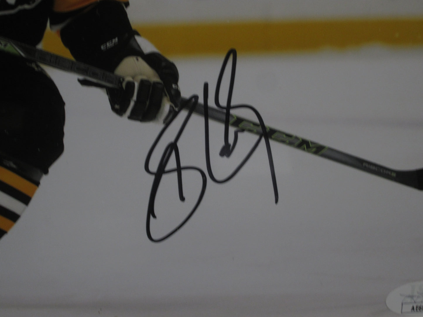 Pittsburgh Penguins Sidney Crosby Hand Signed Autographed 8x10 Photo Framed & Matted with JSA COA