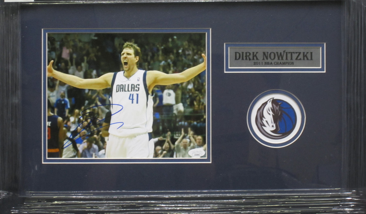 Dallas Mavericks Dirk Nowitzki Hand Signed Autographed 8x10 Photo Custom Framed & Matted with JSA COA