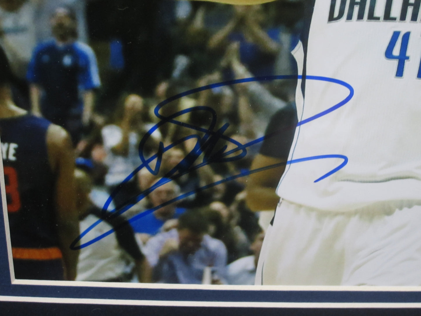 Dallas Mavericks Dirk Nowitzki Hand Signed Autographed 8x10 Photo Custom Framed & Matted with JSA COA