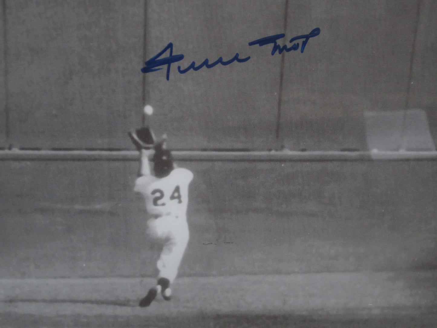 San Francisco Giants Willie Mays Hand Signed Autographed 16x20 Photo Custom Framed & Matted with COA