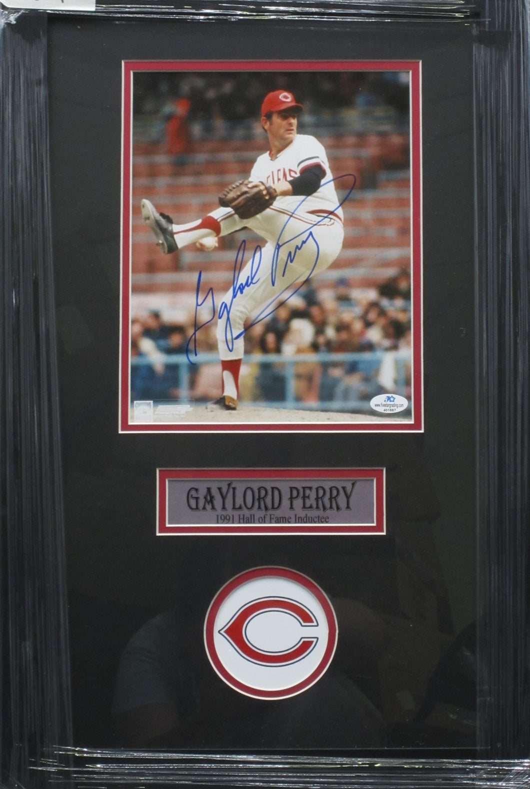 Cleveland Indians Gaylord Perry Signed 8x10 Photo Framed & Matted with COA