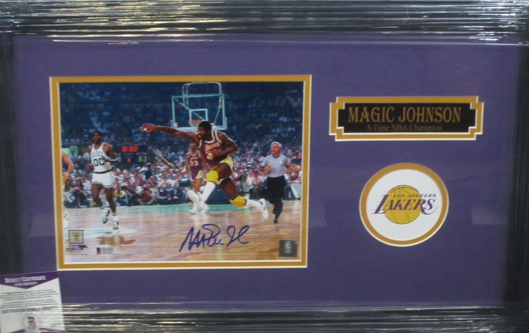 Los Angeles Lakers Magic Johnson Signed 8x10 Photo Framed & Matted with BECKETT COA