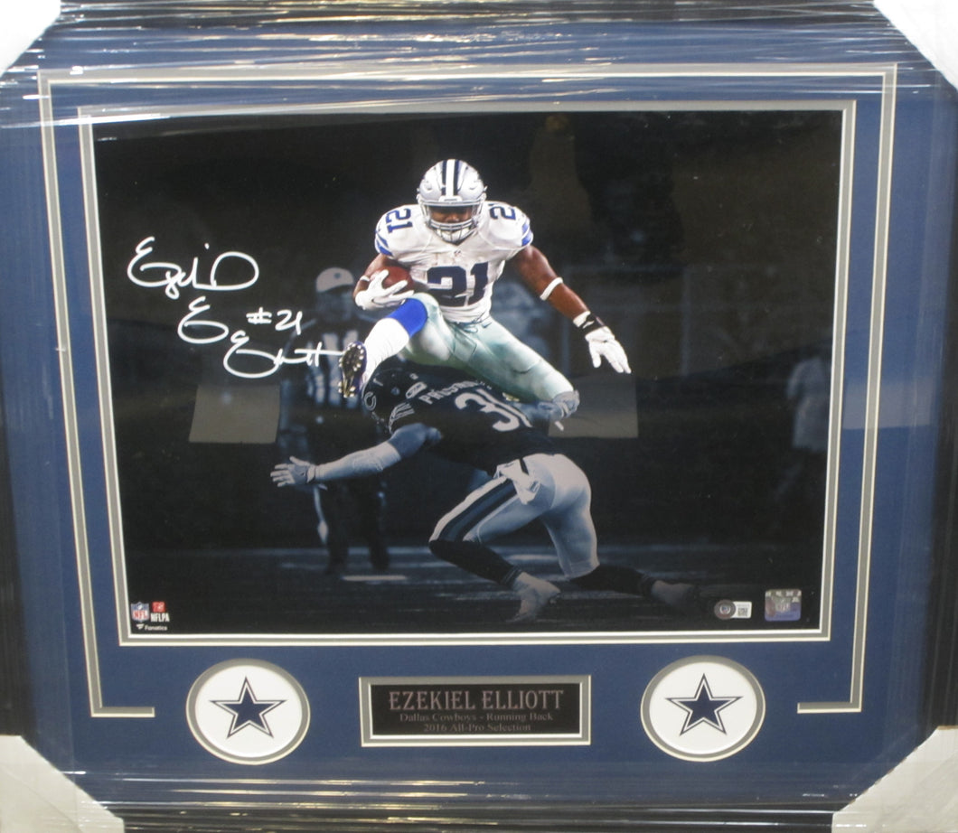 Dallas Cowboys Ezekiel Elliott SIGNED Framed Matted 16x20 Photo With BECKETT COA