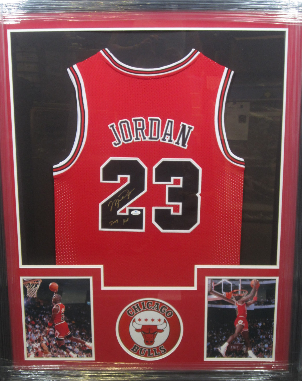 Chicago Bulls Michael Jordan Signed Jersey with 2009 Hof Inscription Framed & Matted with COA