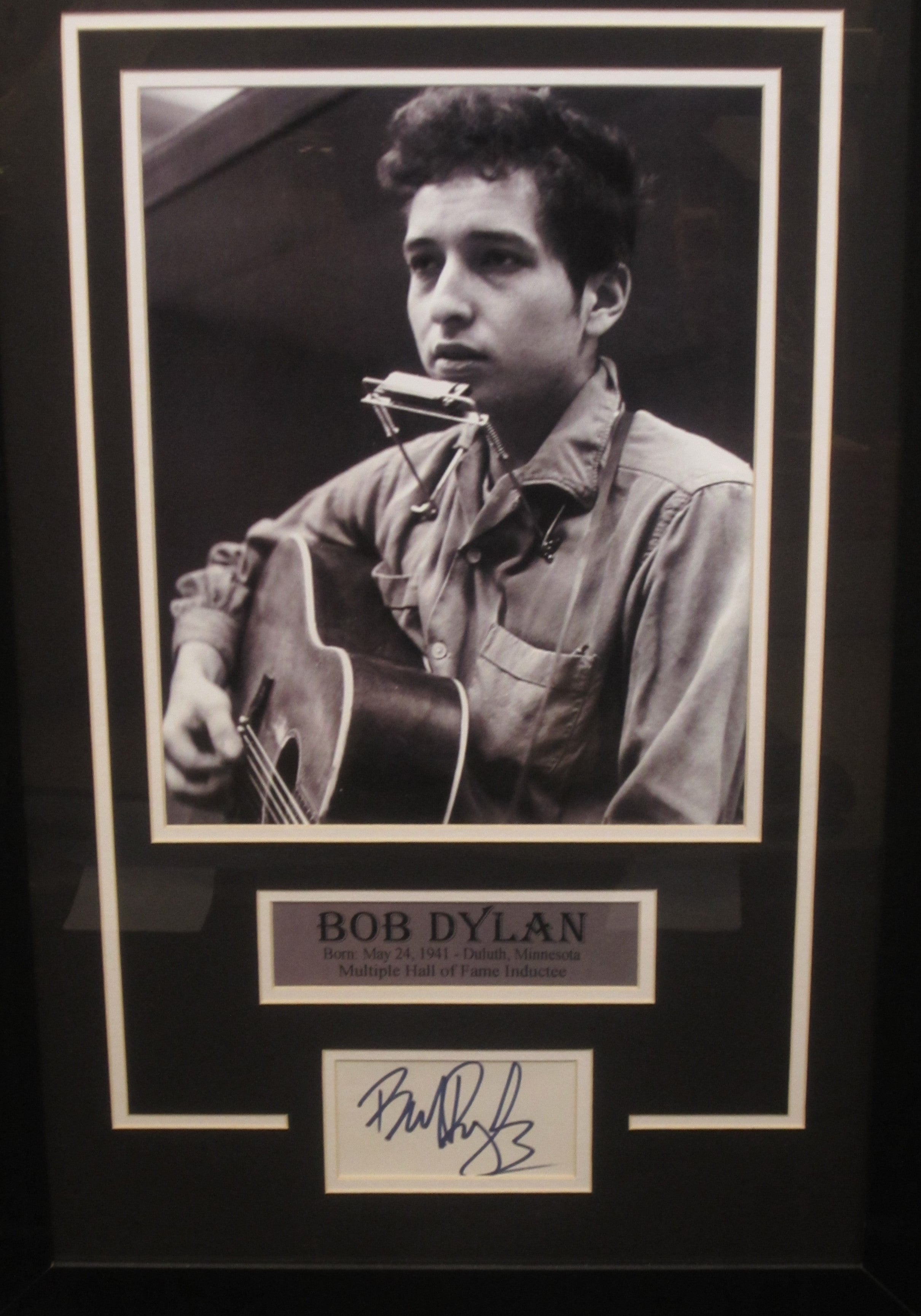 American Singer-Song Writer Bob Dylan Hand Signed Autographed Slab Cut ...