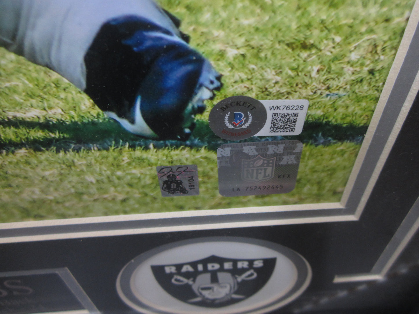 Las Vegas Raiders Josh Jacobs Hand Signed Autographed 16x20 Photo Custom Framed & Matted with Player Hologram & BECKETT COA