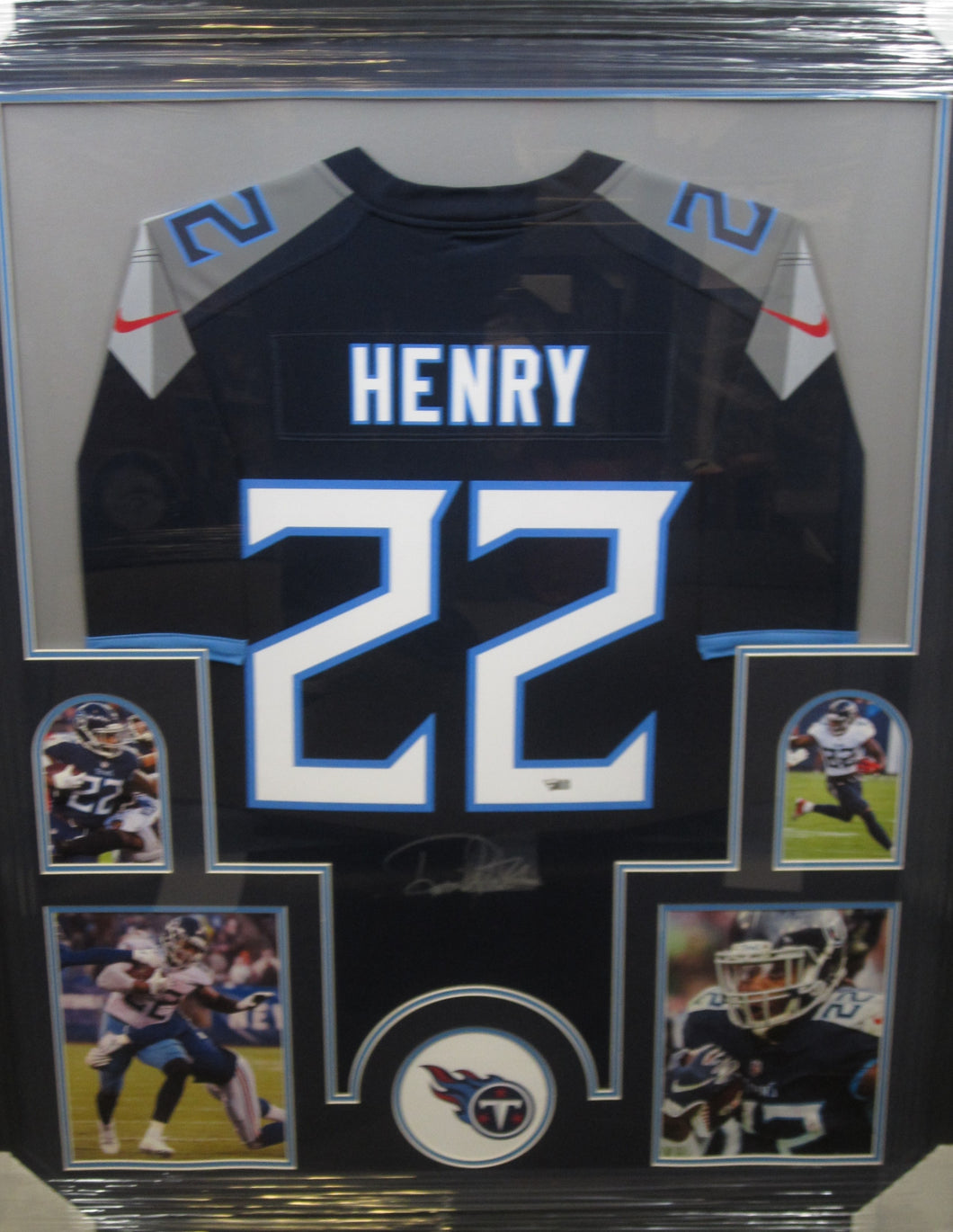 Tennessee Titans Derrick Henry Signed Jersey Framed Matted with