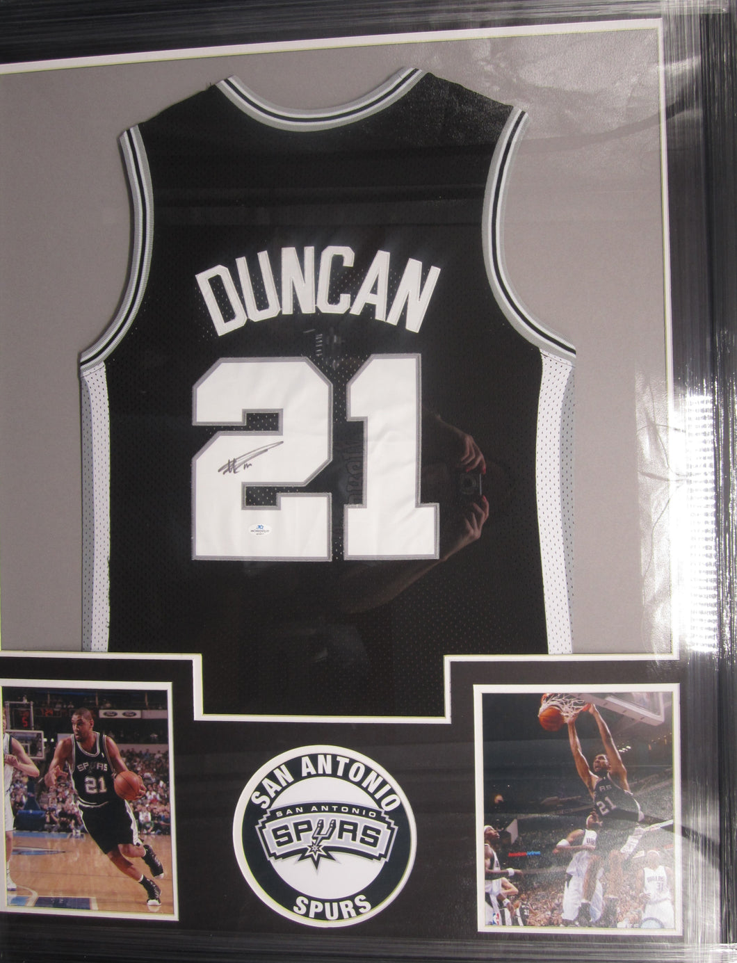 San Antonio Spurs Tim Duncan Signed Jersey Framed & Matted with COA