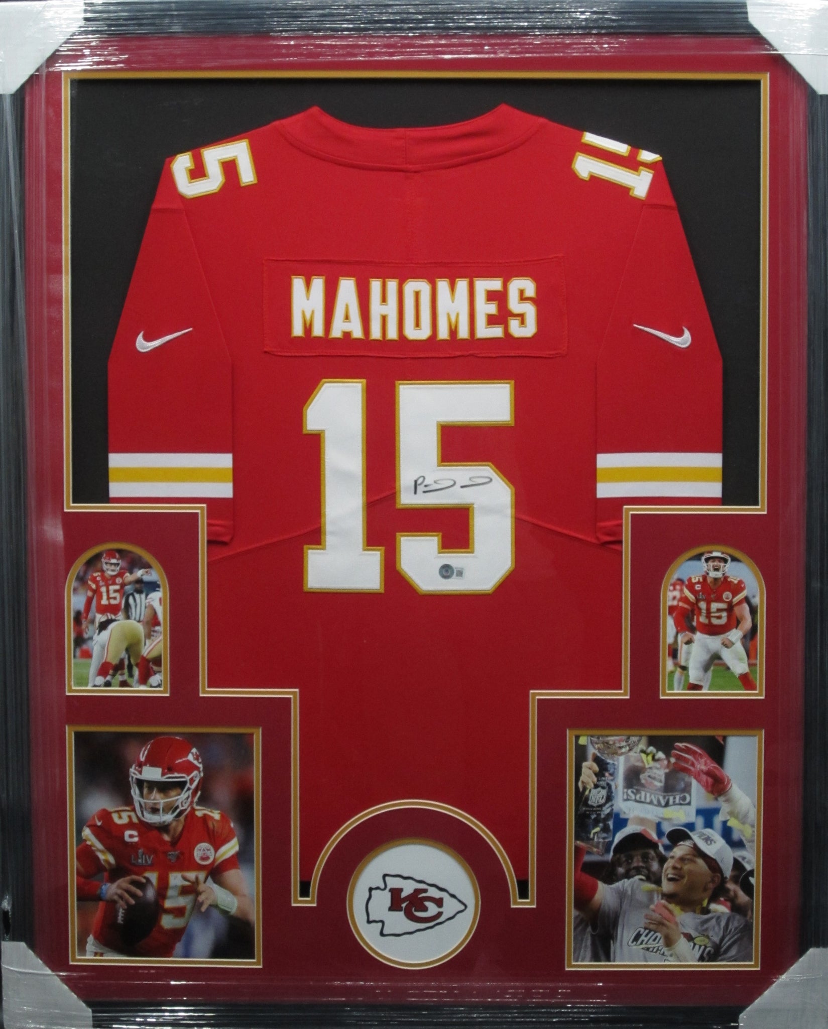 Patrick MAHOMES Kansas City Chiefs Signed Framed NFL Jersey (Beckett)