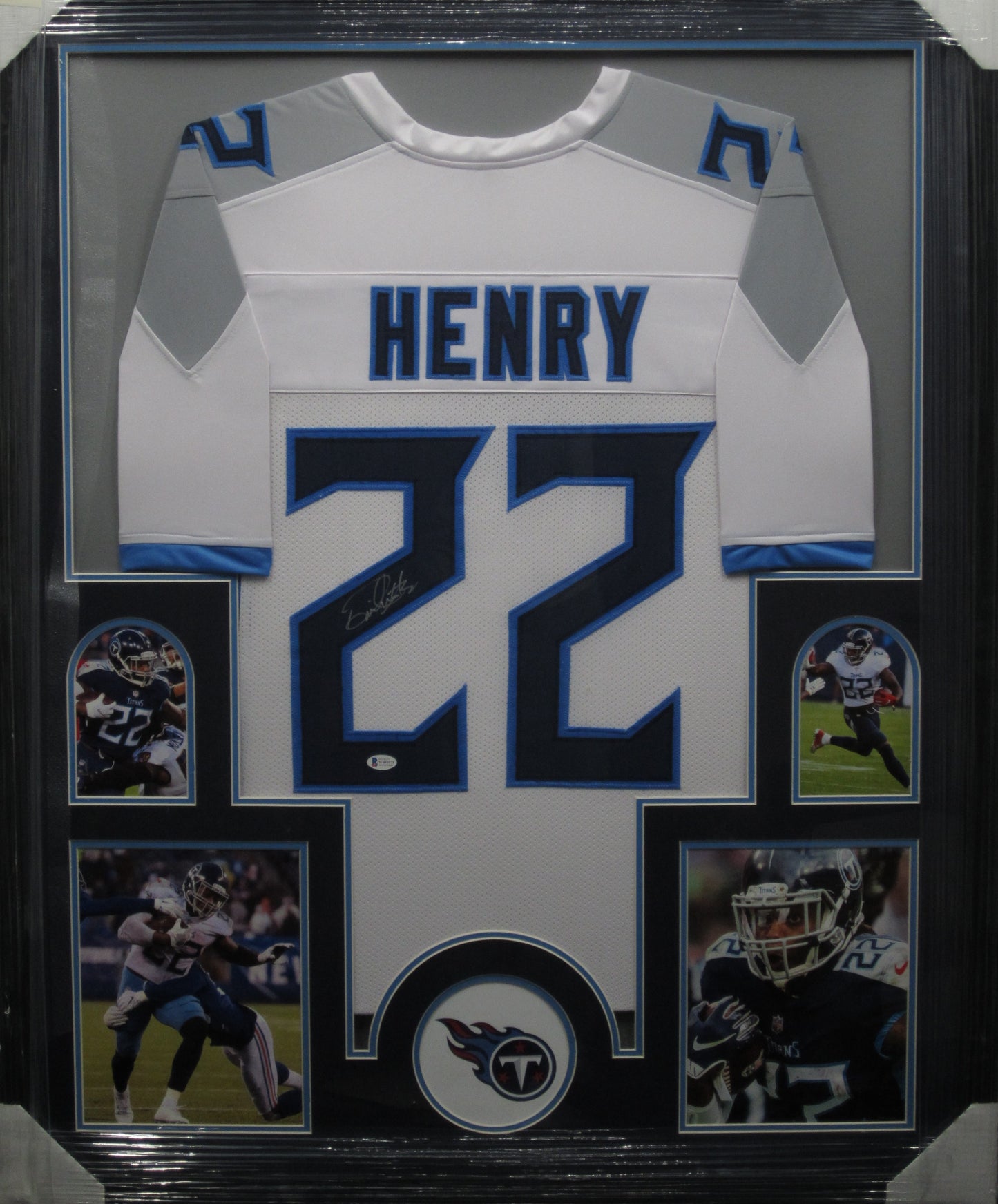Tennessee Titans Derrick Henry Hand Signed Autographed White Jersey Framed & Matted with BECKETT COA