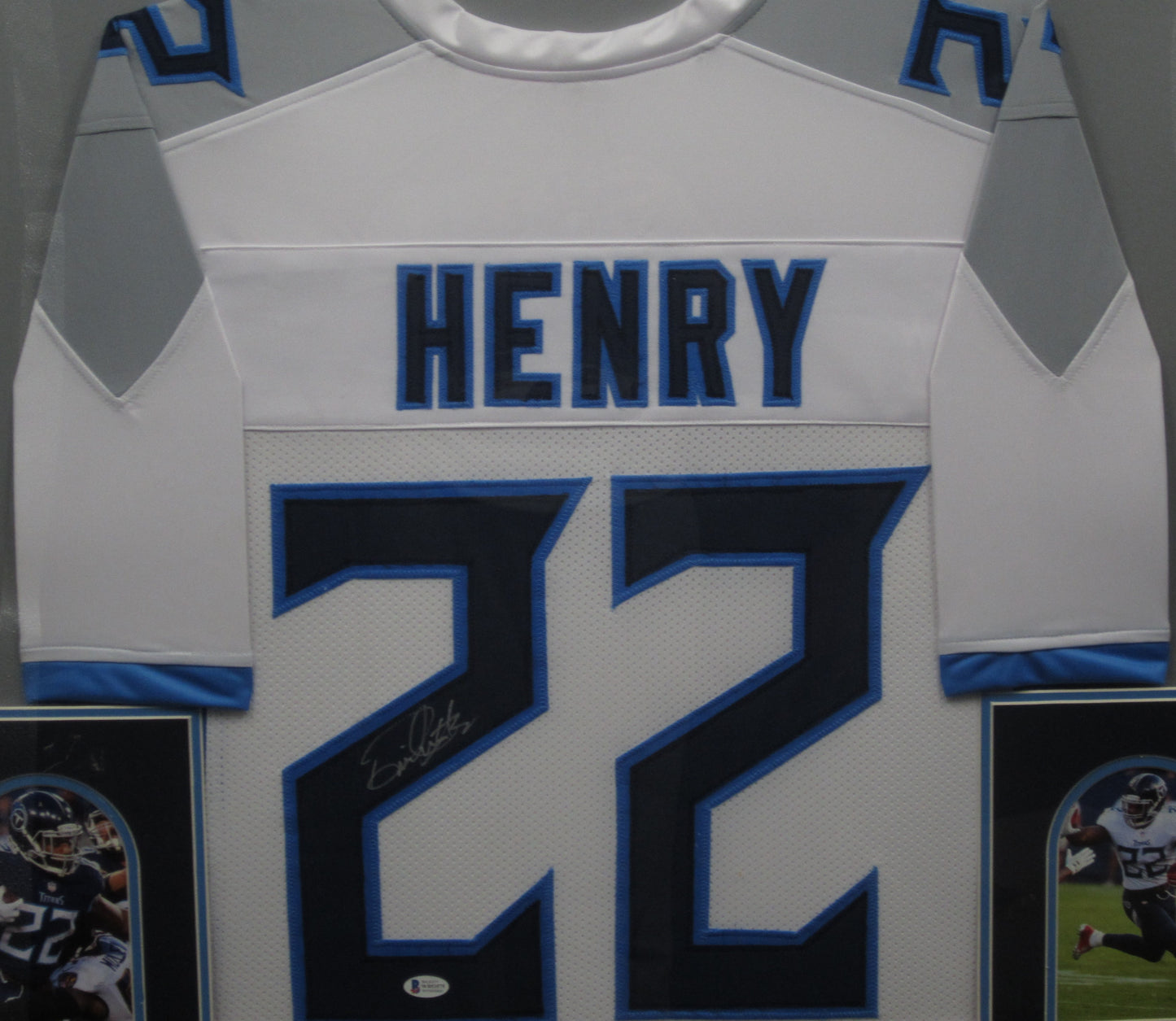 Tennessee Titans Derrick Henry Hand Signed Autographed White Jersey Framed & Matted with BECKETT COA